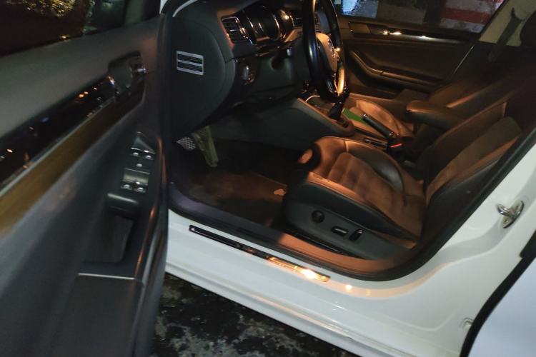 Used Volkswagen Sagitar 2017 230TSI Manual Luxury Model Driver Seat