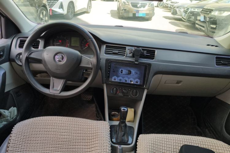 Used Skoda Rapid 2016 1.6L Automatic Chuanxing Edition Center Console