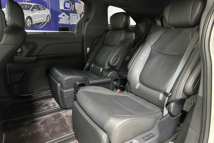 Used Toyota SIENNA 2024 2.5L Hybrid Four-Wheel Drive Prestige Edition