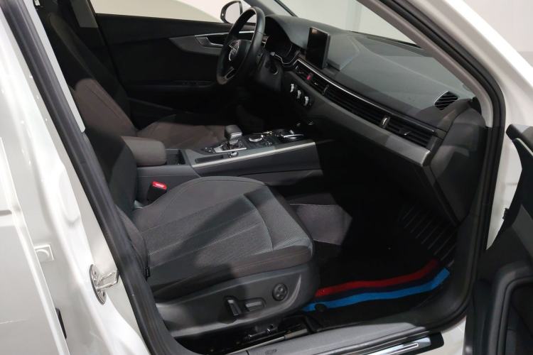 Used Audi A4L 2018 30th Anniversary Edition 40 TFSI Trendy Model Right Front Seat