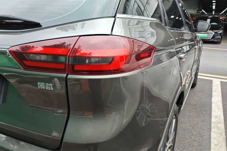 Used Geely Auto Emgrand X7 Sport 2018 1.8TD Automatic Two-Wheel Drive Smart Connect 4G Internet Edition Exterior 3