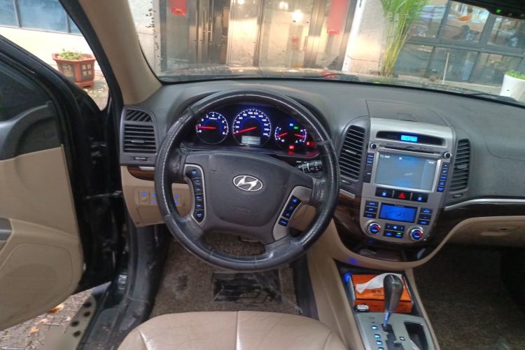 Used Hyundai Santa Fe Classic 2010 2.4 Luxury Edition 7-Seater Four-Wheel Drive Steering Wheel