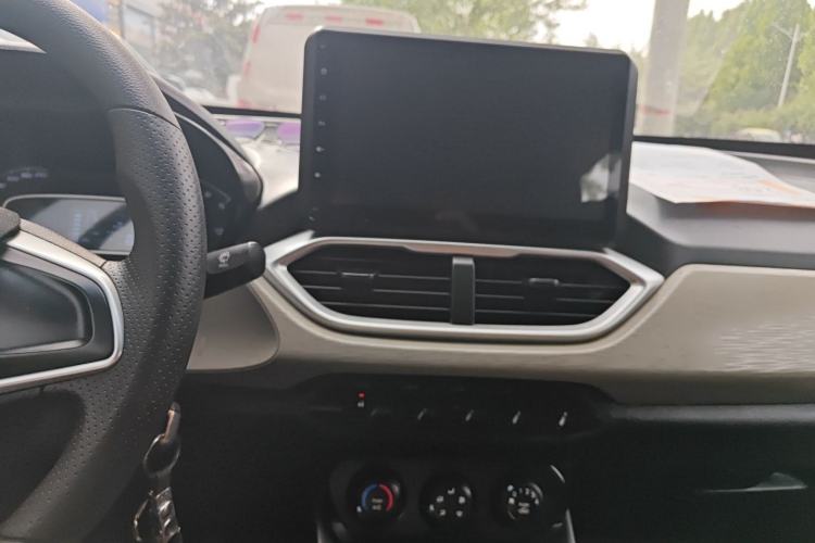 Used Baojun 510 2017 1.5L manual Comfort trim Center Console