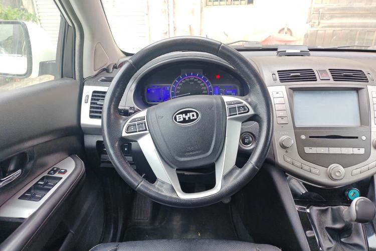 Used BYD S6 2013 Platinum Edition 2.0L Manual Luxury Model