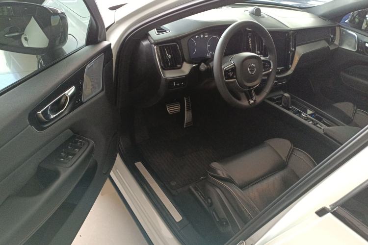Used Volvo XC60 New Energy 2020 T8 eDrive Hybrid – Smart & Sporty Edition
