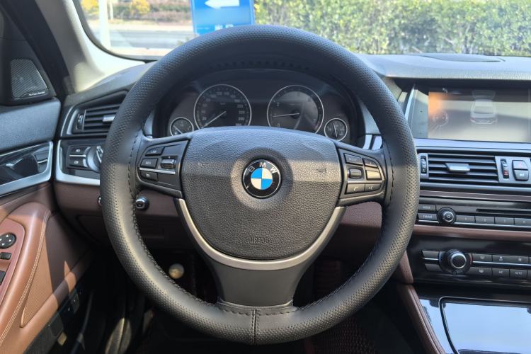 Used BMW 5 Series 2014 520Li Elegant Model
