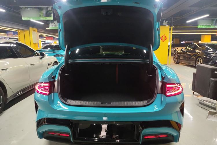 Used Xiaomi Auto SU7 2024 Four-Wheel Drive Ultra-Long Range Advanced Intelligent Driving Max Edition Trunk