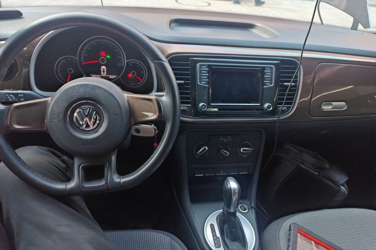 Used Volkswagen Beetle 2015 180TSI model
