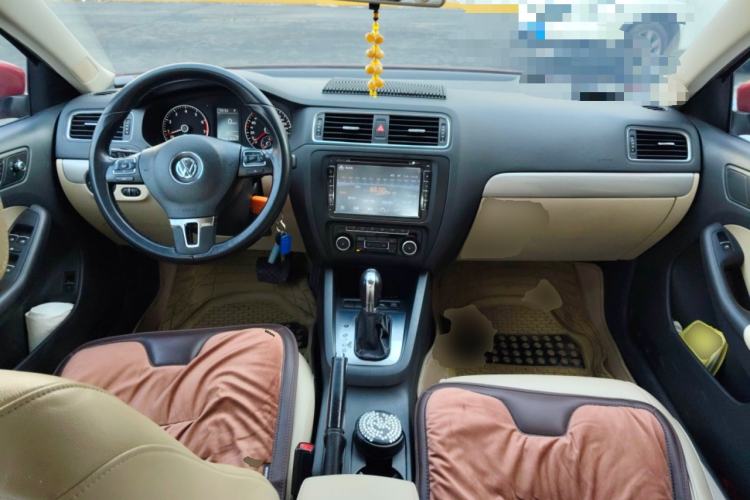 Used Volkswagen Sagitar 2012 1.4TSI Automatic Luxury Edition Center Console