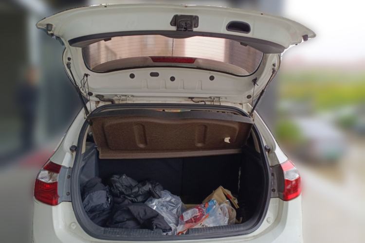 Used Kia K2 2012 Hatchback 1.4L MT Cool Edition Commemorative Model
