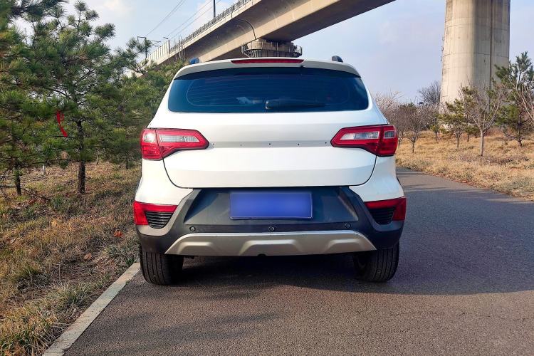 Used BAIC Senova X25 2015 1.5L manual Comfort trim level