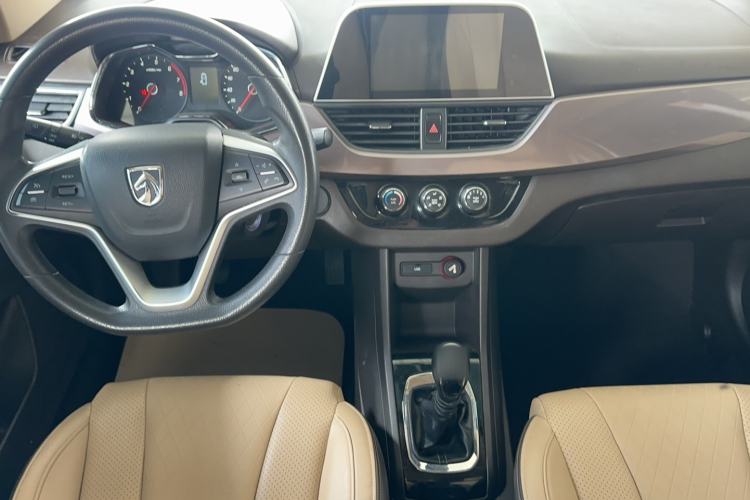 Used Baojun 310W 2017 1.5L Manual Fashion Model China V
