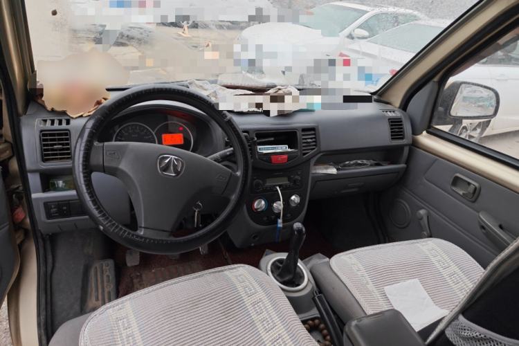 Used BAIC Weiwang 306 2011 1.3L Comfort version 7 seats Center Console