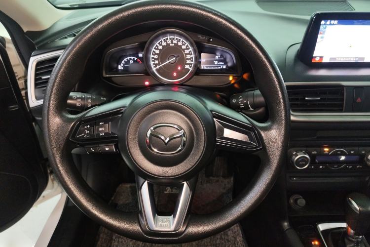 Used Mazda 3 Axela 2019 Cloud-Controlled Sedan 1.5L Automatic Luxury Model China VI Standard Steering Wheel