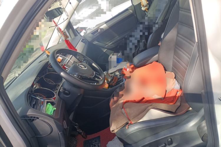 Used Volkswagen Touran 2021 Volkswagen Touran L 280TSI DSG Boundary Edition 7-Seater Left Front Seat