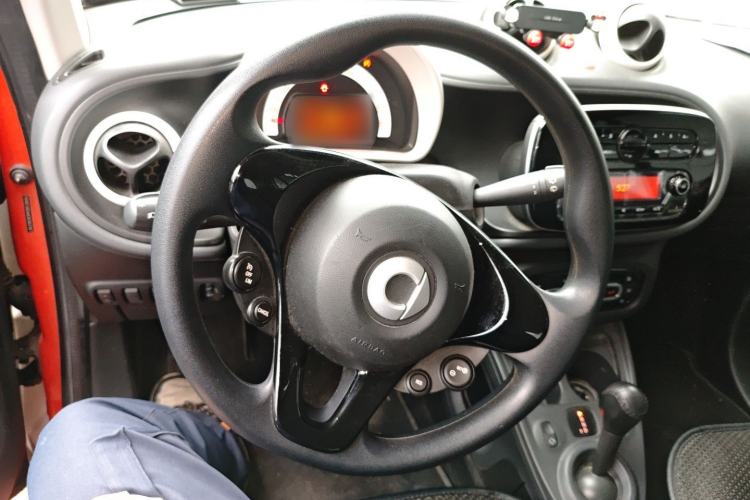 Used smart fortwo 2015 1.0L 52 kW hardtop Dynamic version