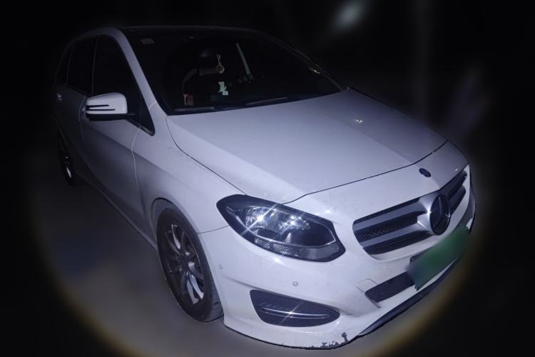 Used Mercedes-Benz B-Class 2015 B 200 Sport Edition Front Right 45 Deg