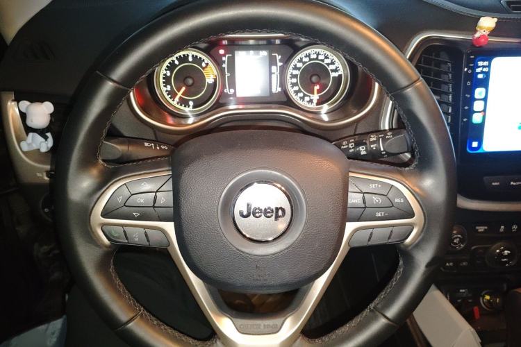 Used Jeep Cherokee 2016 2.4L Leading Edition
