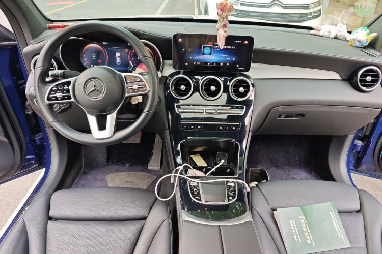 Used Mercedes-Benz GLC Coupe 2020 GLC 260 4MATIC Coupe SUV Center Console