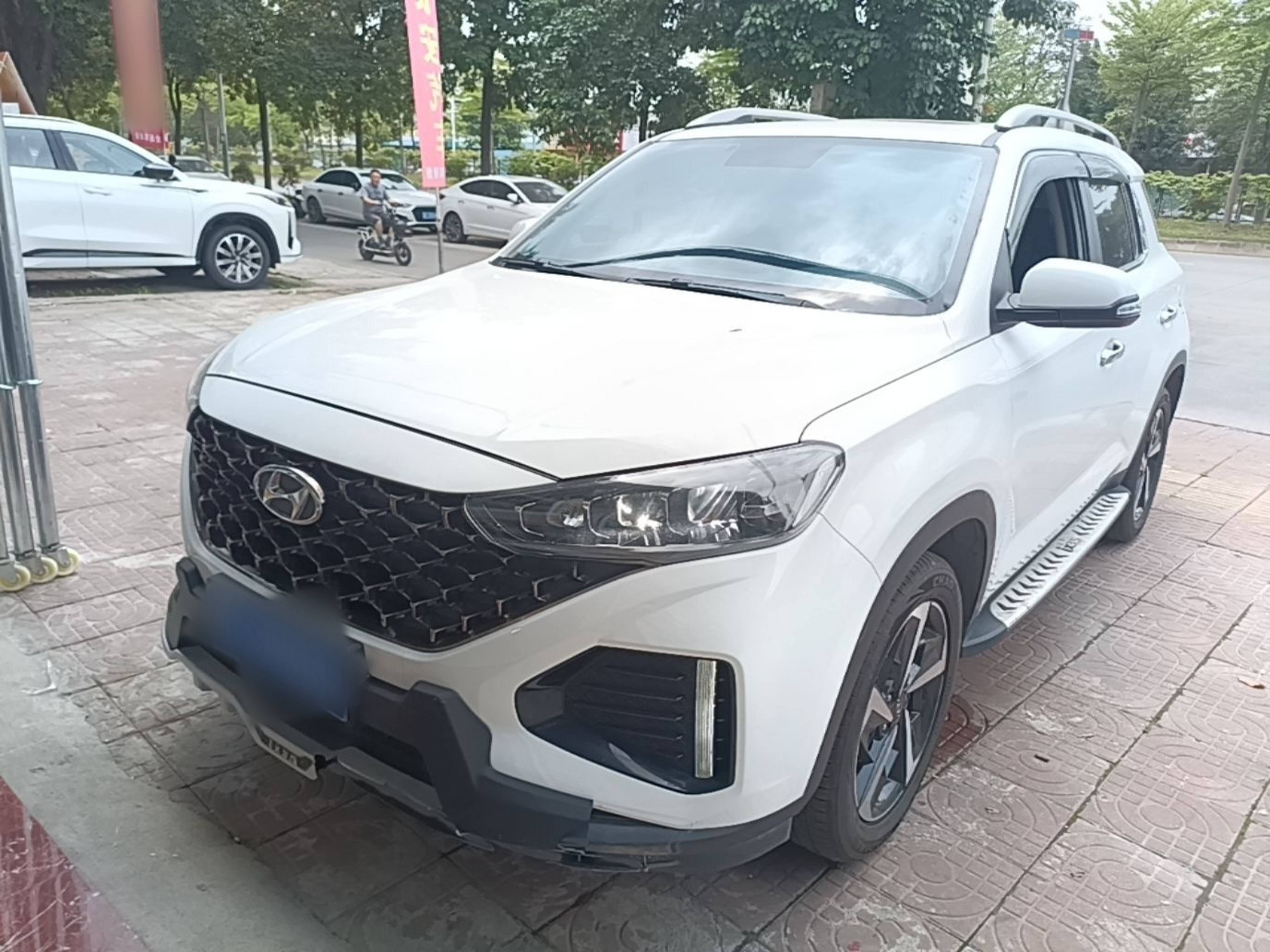 Под передней частью автомобиля