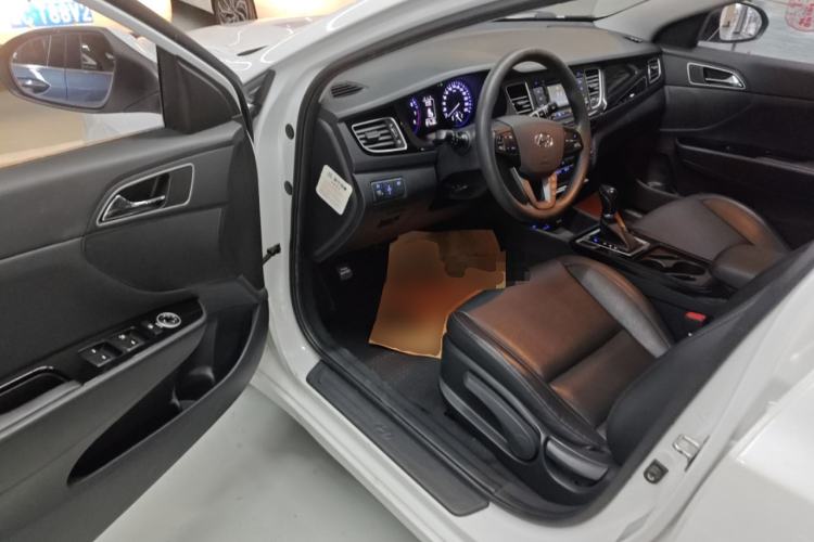 Used Hyundai Mistra 2014 1.8L Automatic Smart GLS Driver Seat