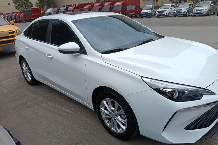 Used Roewe i5 2023 1.5L CVT Luxury Edition Front Right 45 Deg