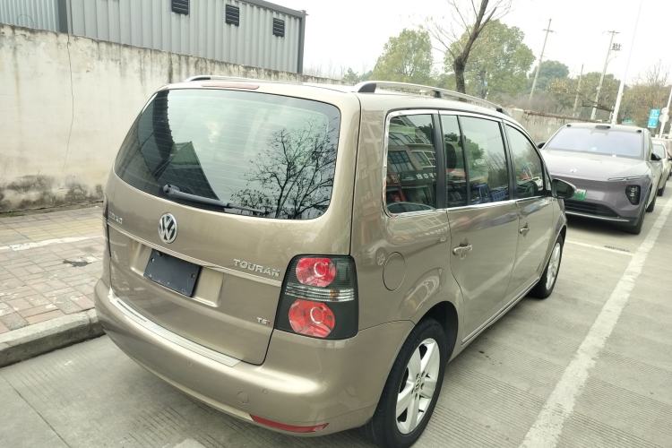 Used Volkswagen Touran 2015 1.4T Manual Comfort Edition 5-Seater
