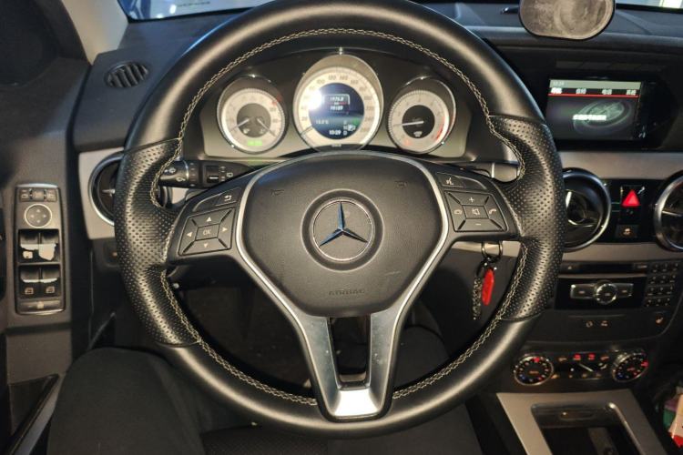 Used Mercedes-Benz GLK-Class 2013 GLK 300 4MATIC Dynamic Sunroof Model
