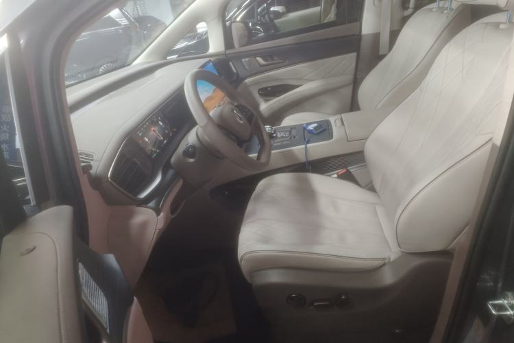 Used Denza D9 2024 DM-i 980 Four-Wheel Drive Prestige Model
