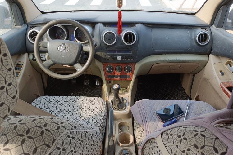 Used CHANGAN KAICHENG Ounuo S 2014 1.3L Elite Model Center Console