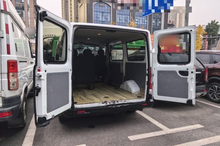 Used SAIC MAXUS Xintu V80 2019 2.5T Classic Model 6-Speed Manual – Aoyuntong Modified Version Short Wheelbase Ultra-Low Roof 5/6 Seats
