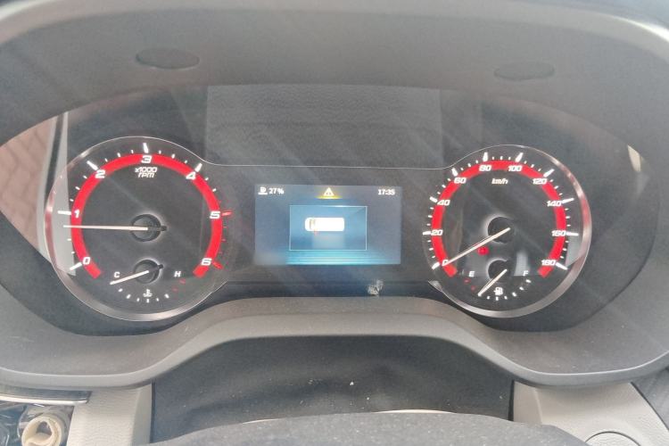 Used SAIC MAXUS Xintu V90 2020 2.0T Manual Yunjie Version Front-Wheel Drive with Single Rear Tire Short Wheelbase Mid-Height Design 6-Seater Instrument Cluster