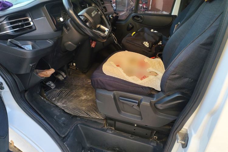 Used JMC Fushun 2022 2.0T Manual Multi-Function Passenger Vehicle Mid-Range High Roof 6-7 Seats
