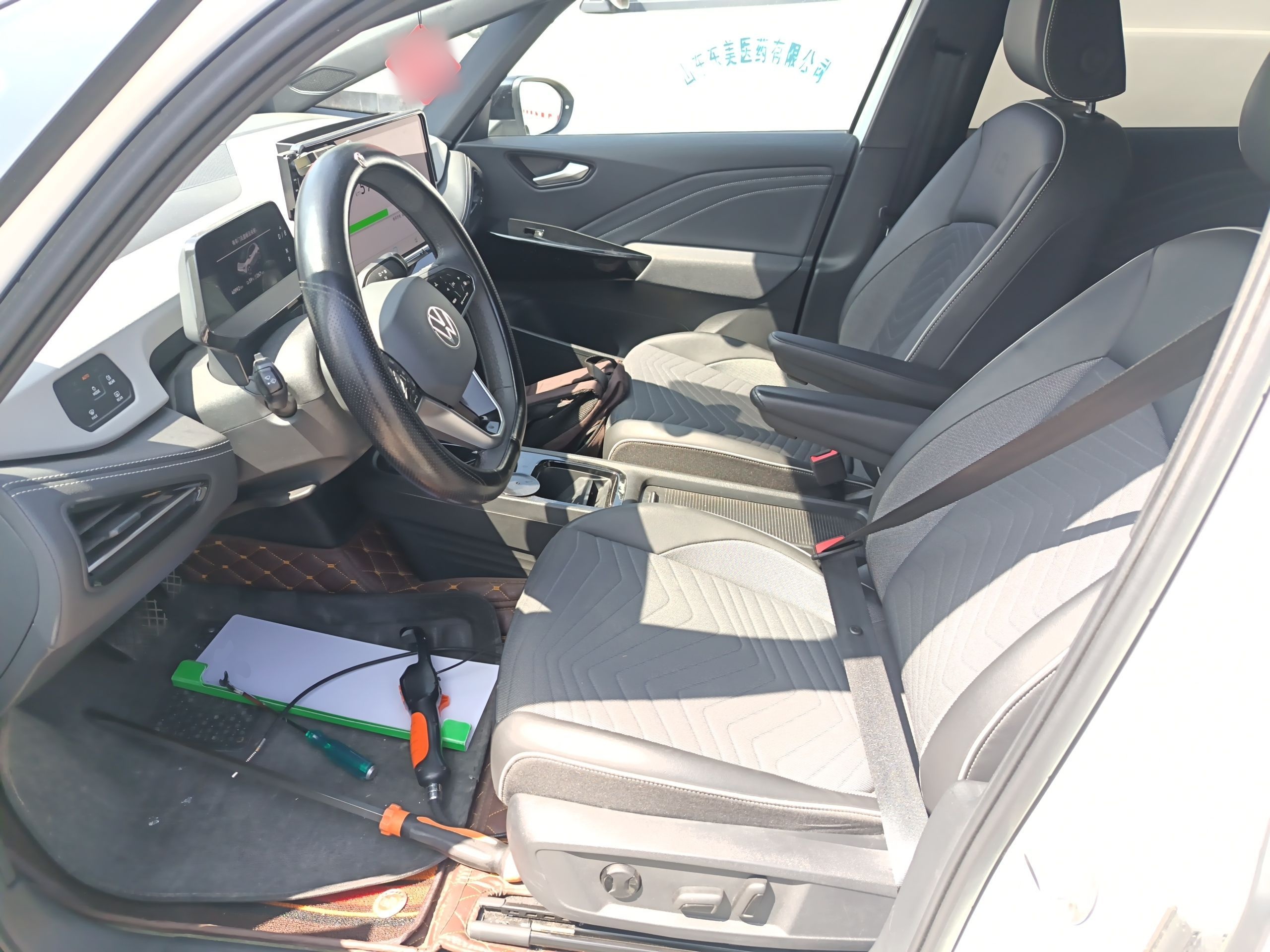 Переднее сиденье в автомобиле