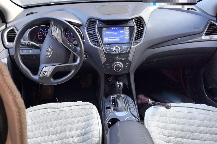Used Hyundai Santa Fe 2013 Revised Version 2.4L Automatic All-Wheel Drive Smart Type Center Console