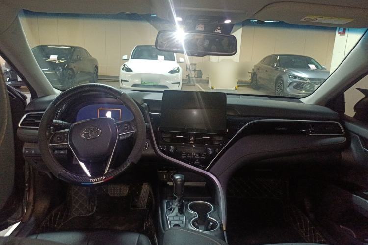 Used Toyota Camry 2023 2.5G Luxury Edition Center Console