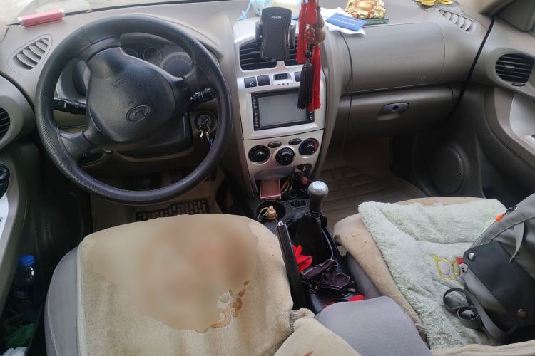 Used Huatai Santa Fe Classic 2012 2.0L Gasoline Manual Two-Wheel Drive with Sunroof
