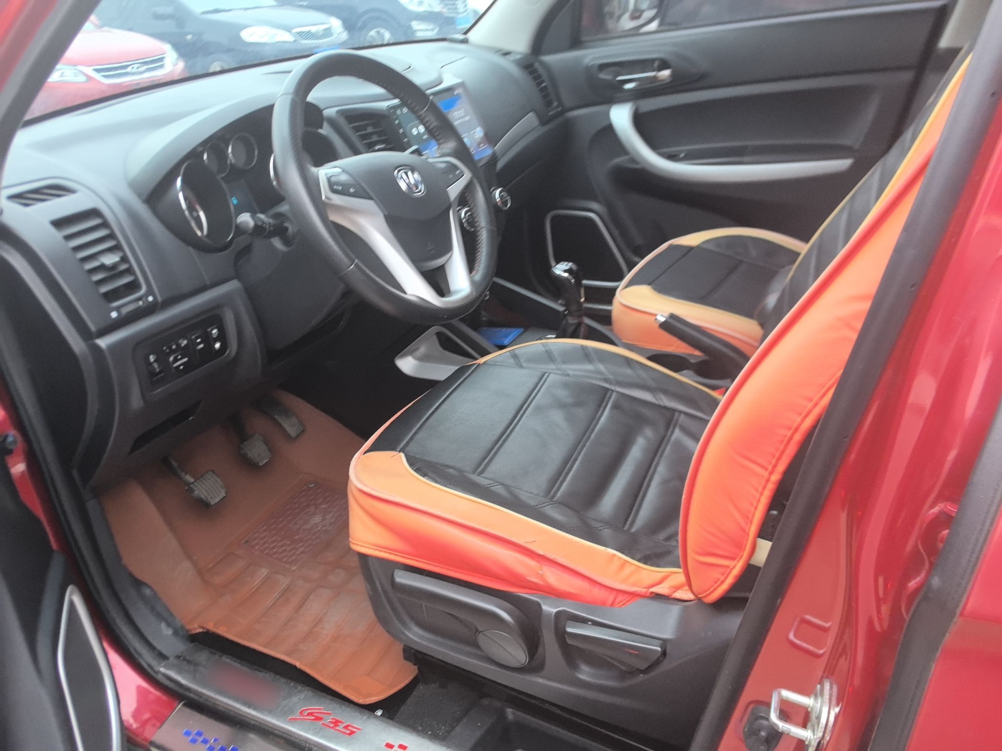 Переднее сиденье в автомобиле