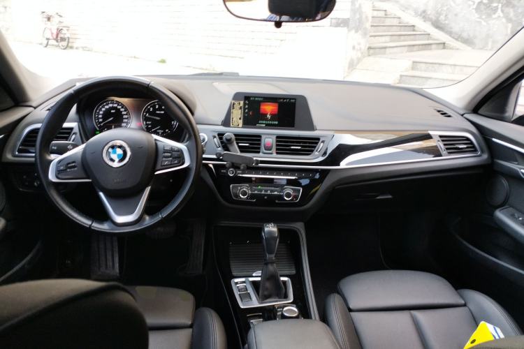 Used BMW 1 Series 2018 118i Sport Edition Center Console