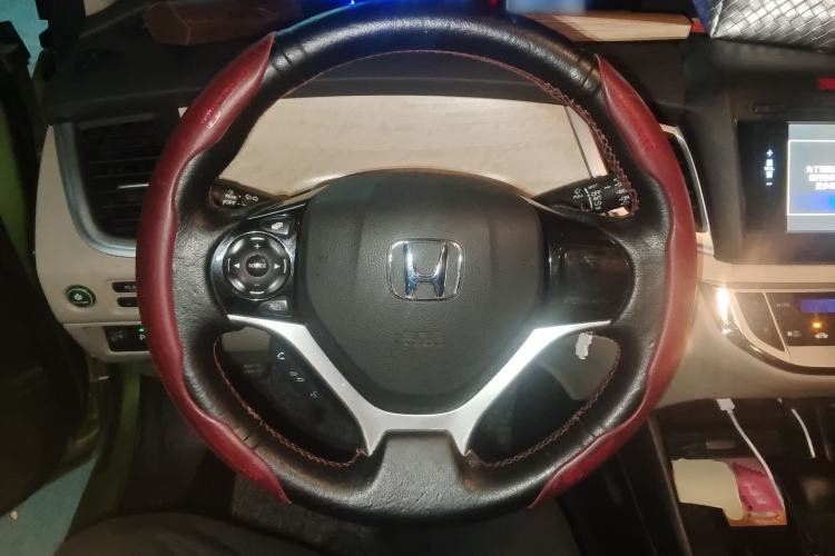 Used Honda Jade 2013 1.8L automatic Comfort version 5 seats Steering Wheel