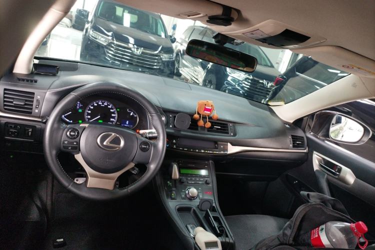 Used Lexus CT 2014 CT200h Elite Edition Monochrome Center Console