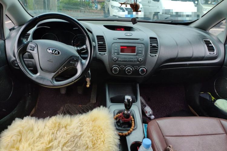 Used Kia K3 2015 1.6L Manual GLS Center Console