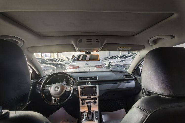 Used Volkswagen Magotan 2016 2.0 TSI Luxury Comfort Version Interior 4