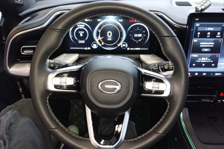 Used GAC Trumpchi GS8 2022 Linghang Series 2.0 TGDI Two-Wheel Drive Luxury Smart Connectivity Version (6 Seats)
