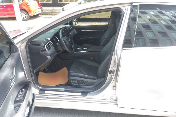 Used Toyota Camry 2021 2.0G Luxury Edition
