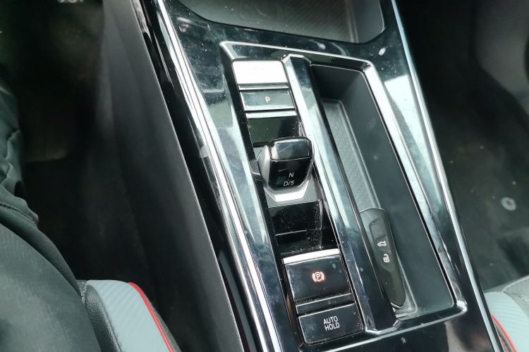 Used Volkswagen Lamando 2022 Lavida L 280TSI DSG Cool & Spicy Edition Gear Lever