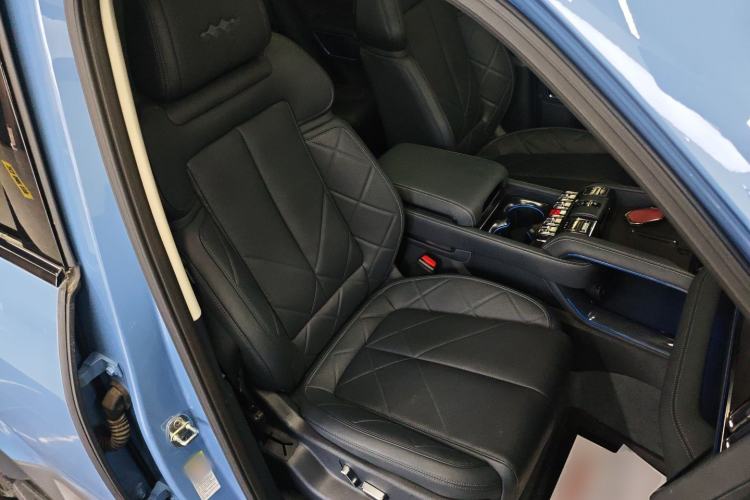 Used Formula Leopard 5 2023 Explore Edition
