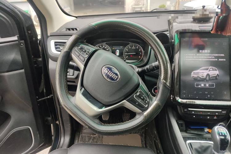 Used SWM X7 2016 1.8L Manual Luxury Edition 7 Seats