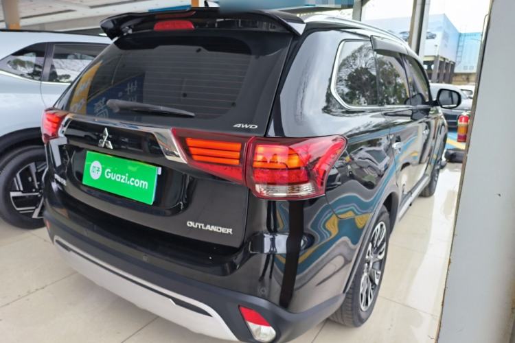 Used Mitsubishi Outlander 2020 2.4L 4x4 Zhi Xiang Edition 7-Seater
