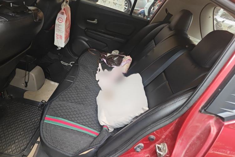 Used Venucia R50 2015 1.6L Automatic Fashion Edition